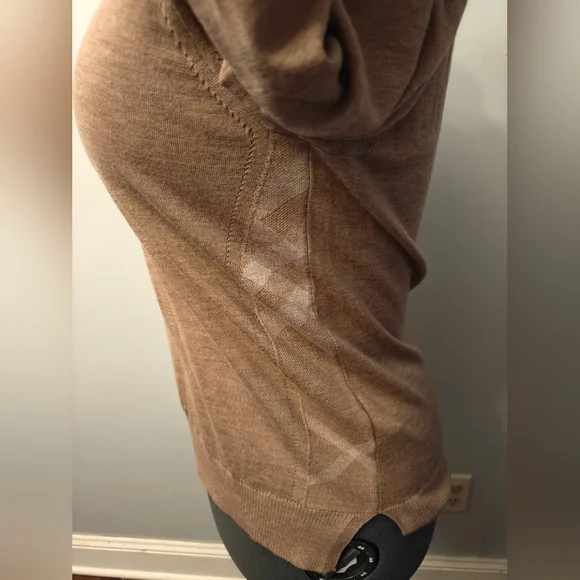 Burberry Women's Extra Fine Merino Wool Plaid Design Brown Sweater Size Medium - Picture 2 of 6